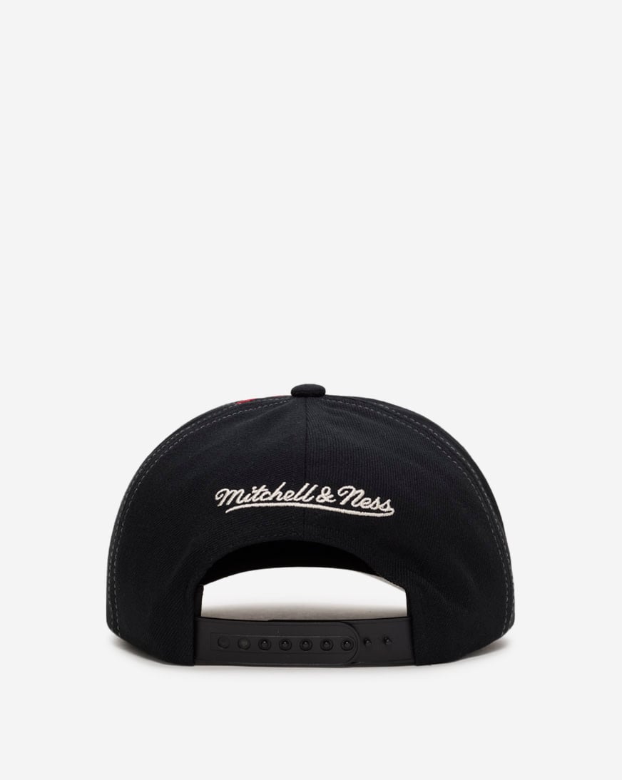 New York Knicks Pro Pinch Swirl Snapback Hat