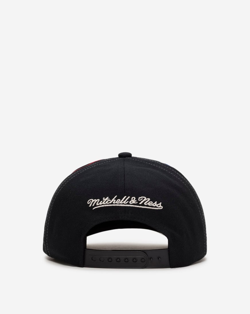 Philadelphia 76ers Pro Pinch Swirl Snapback Hat